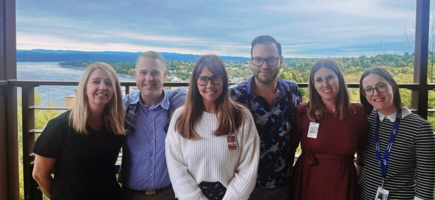 Photo d'une partie de l'équipe de la clinique